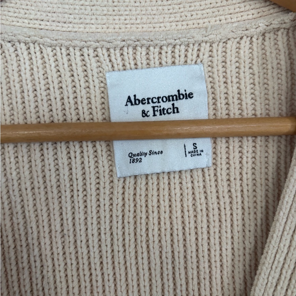 Abercrombie & Fitch button-front cardigan. Knit size Small - Picture 2 of 7